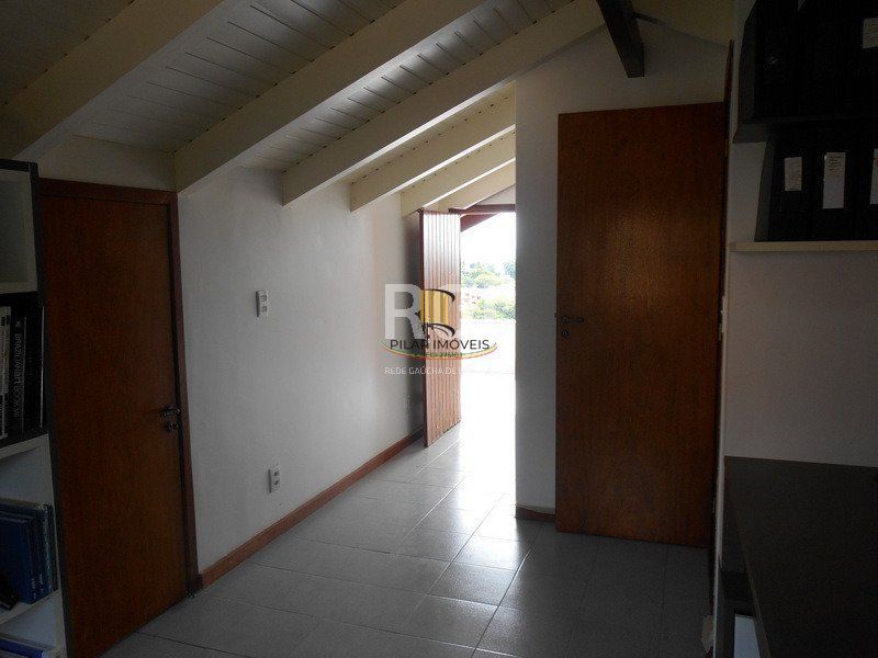 Casa para Venda - 430m², 3 dormitórios, sendo 1 suites, 2 vagas - Vila Nova