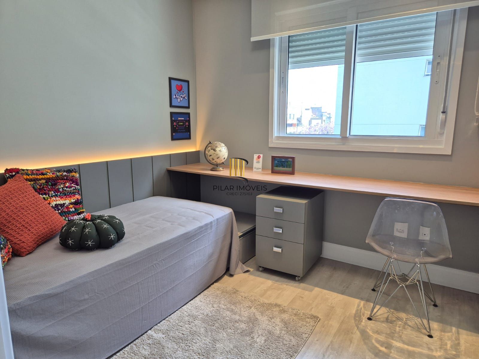 Apartamento 2 Dormitórios, Decorado e com Vaga de Garagem | Pronto para Morar!