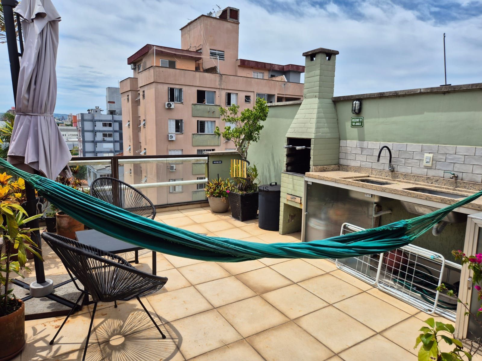 Cobertura reformada com churrasqueira