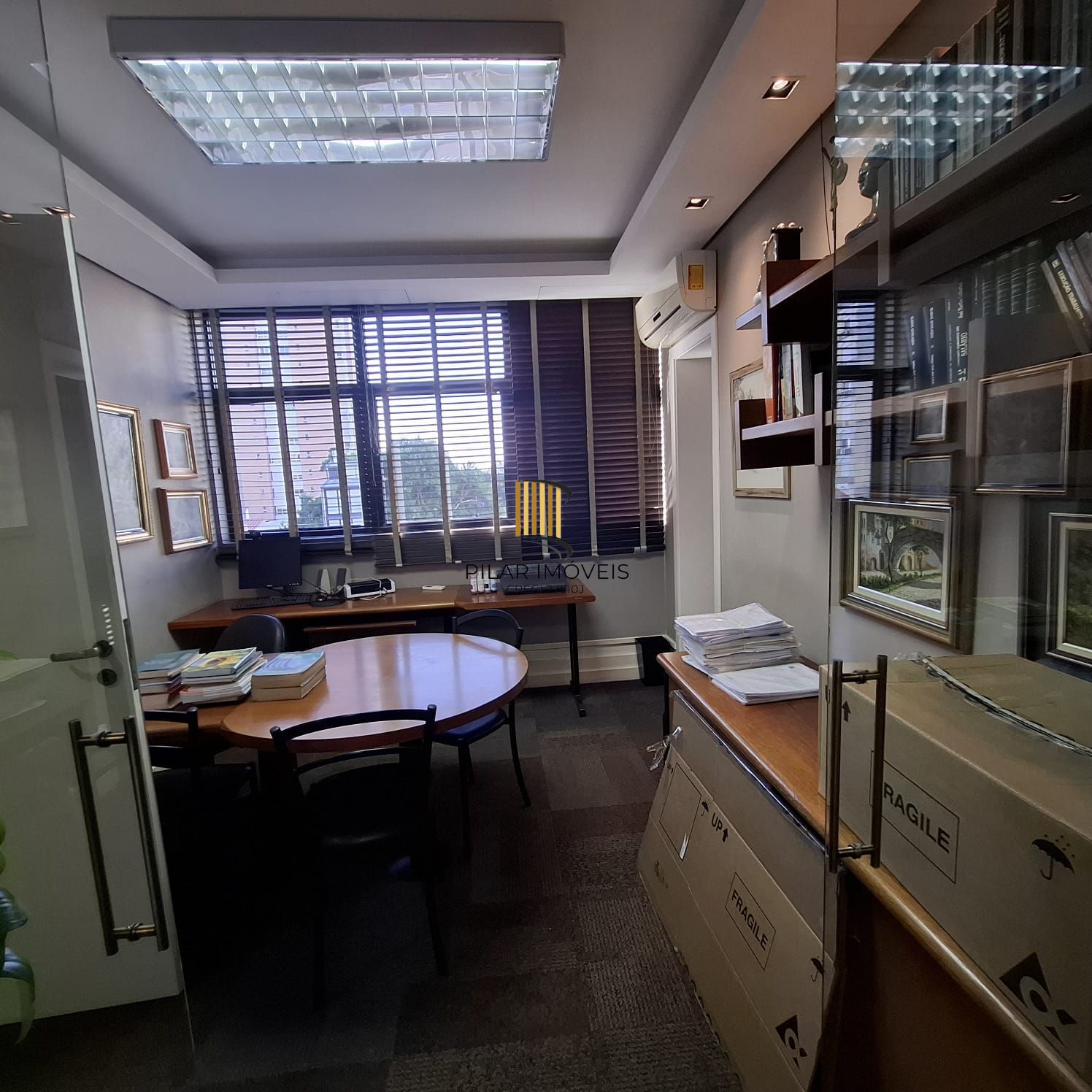 Sala Comercial com vaga para um carro escriturada