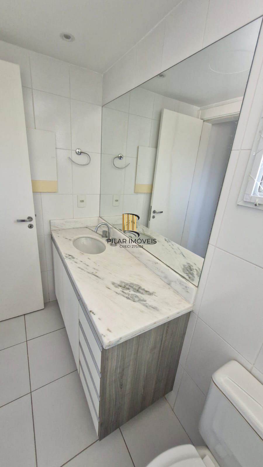Casa em Condomínio fechado, 5 dormitórios sendo 2 suítes, 5 banheiros, 203 m² de área privativa, 2 garagem cobertas