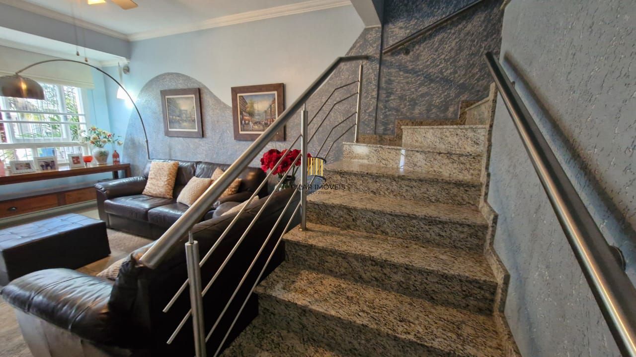 Casa em Condomínio Fechado com 163 m² de área útil, portaria 24 h e todo conforto de morar na hípica