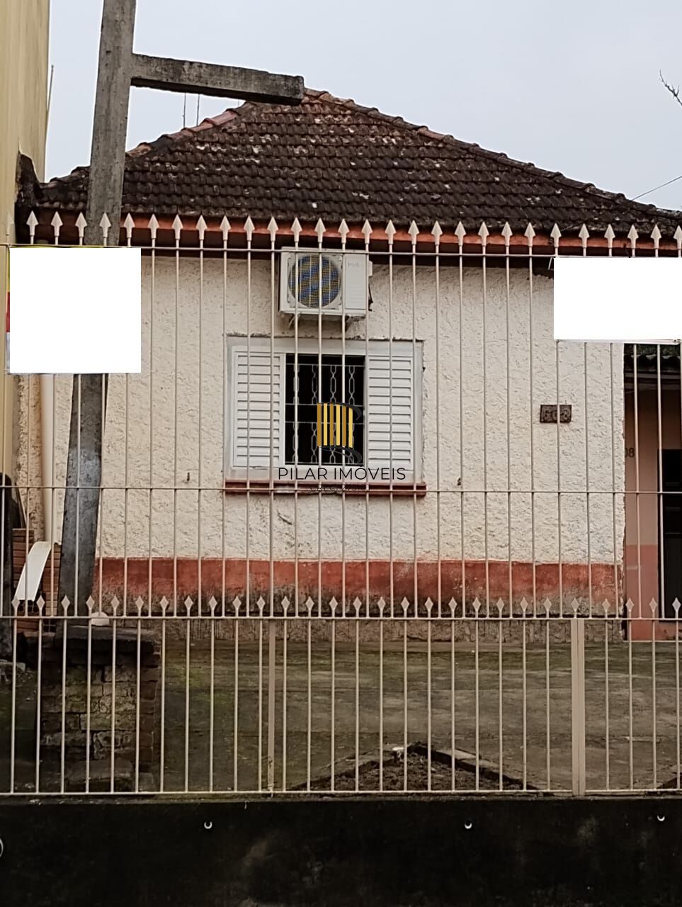 Terreno com duas frentes, três casas  (duas c/dois dormitórios e a outra tipo tipo JK)
