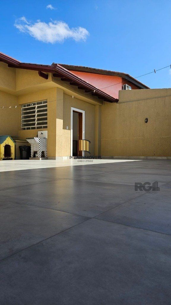 Casa 3 dormitórios, 5 vagas, 155 m² área construída, terreno 300m², Nonoai.