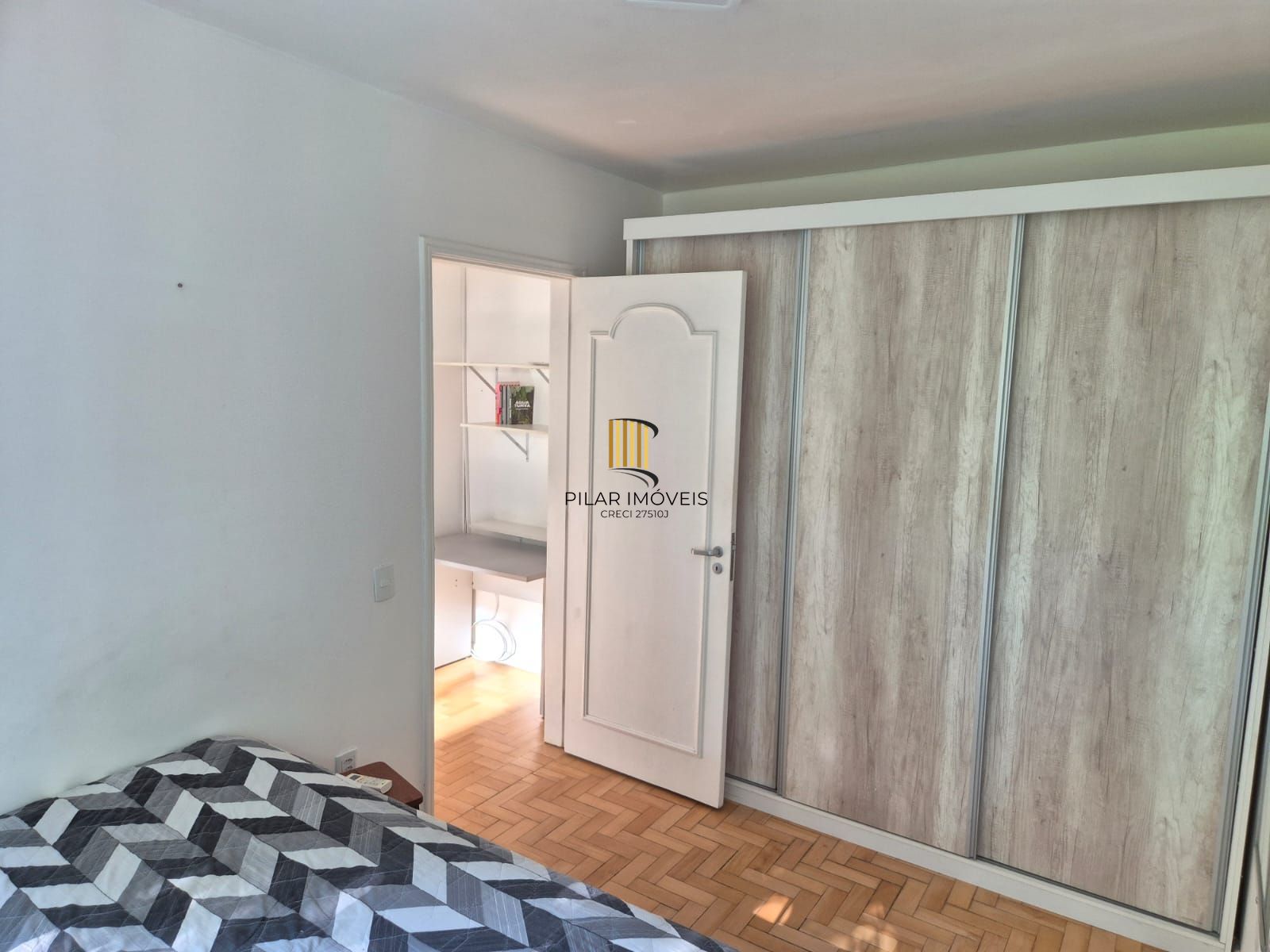 1 Dormitório, semi mobiliado com vaga