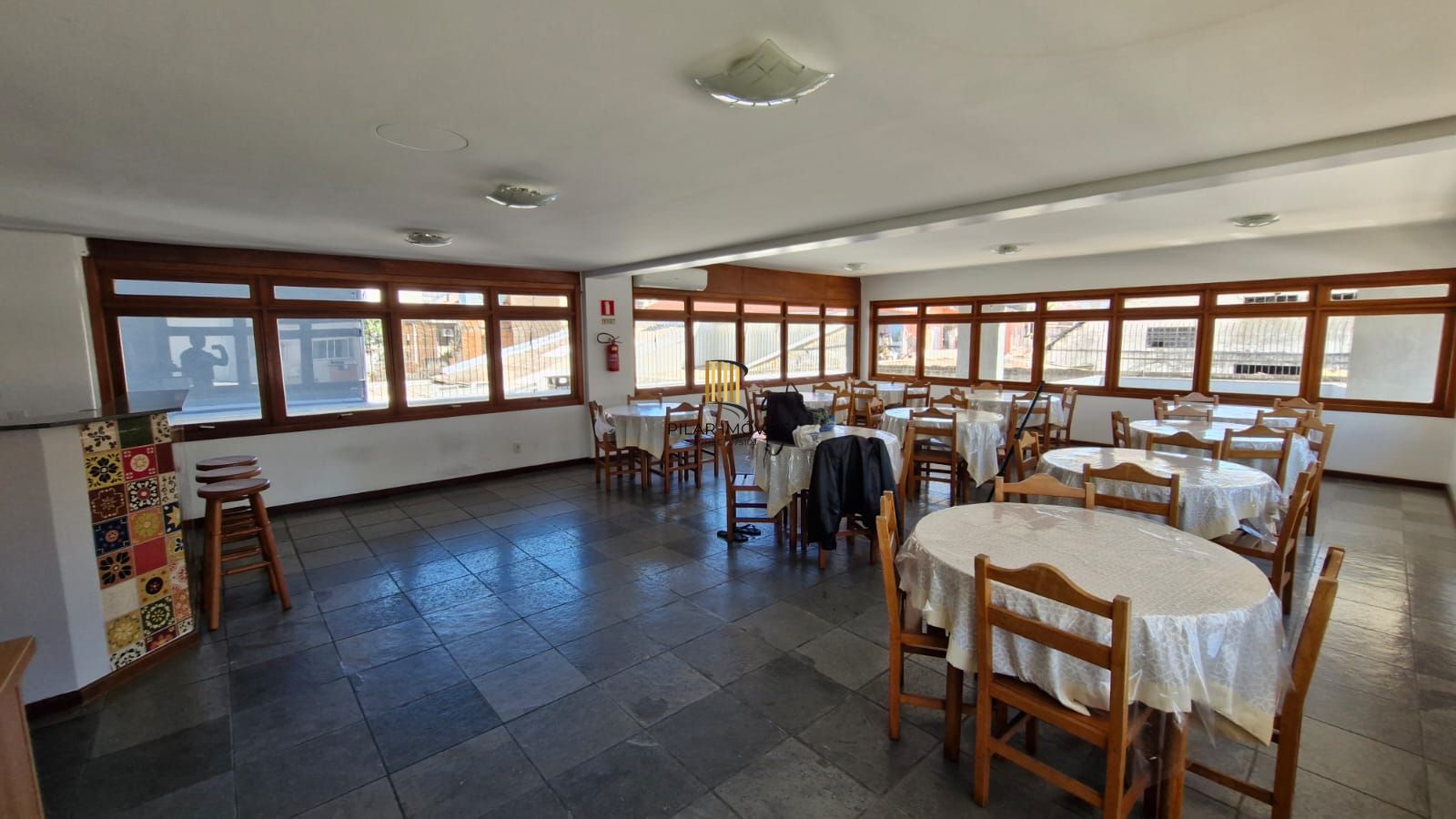 Apartamento todo reformado pronto para morar no Menino Deus