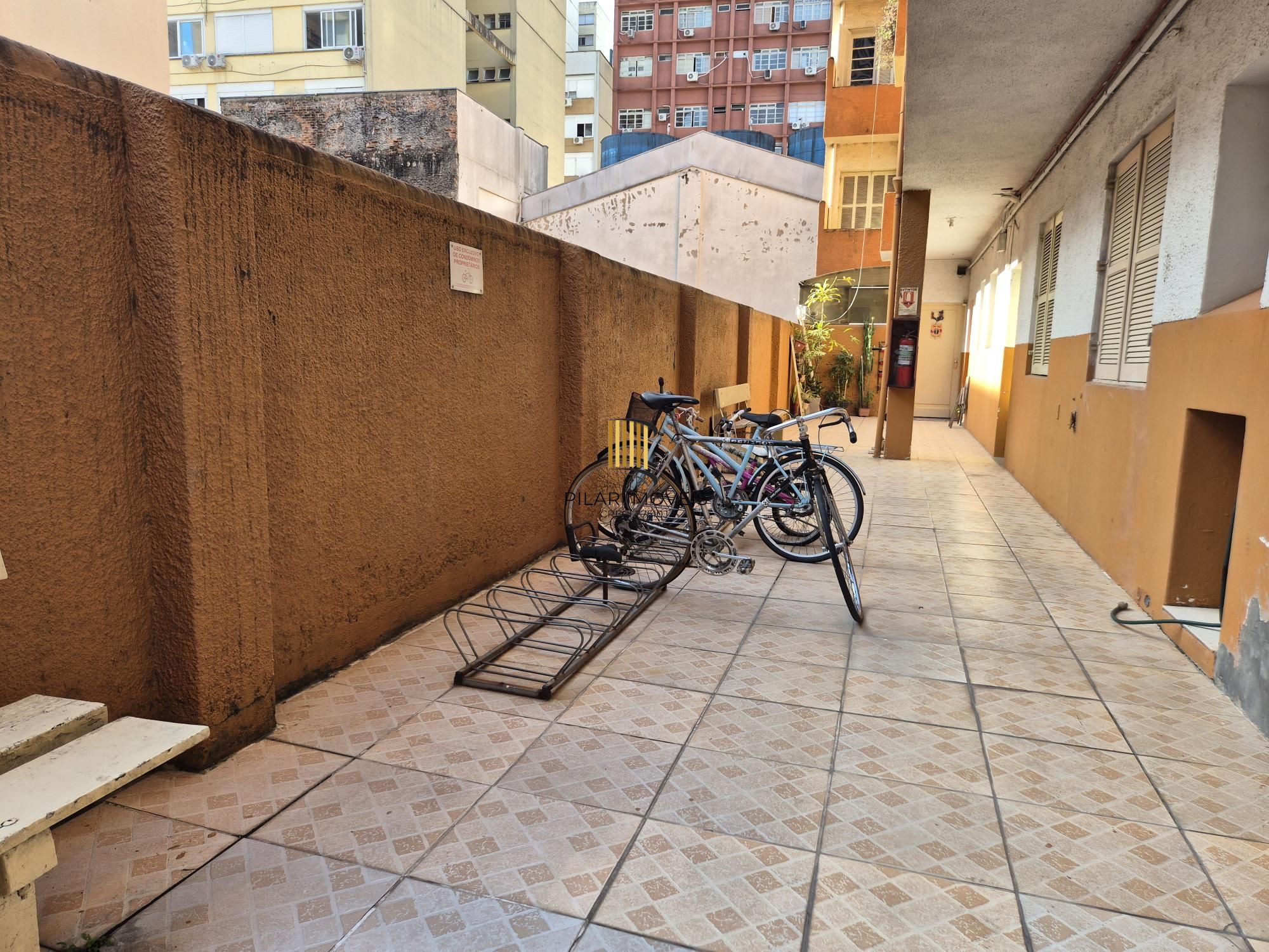 2 dormitório com área externa e churrasqueira