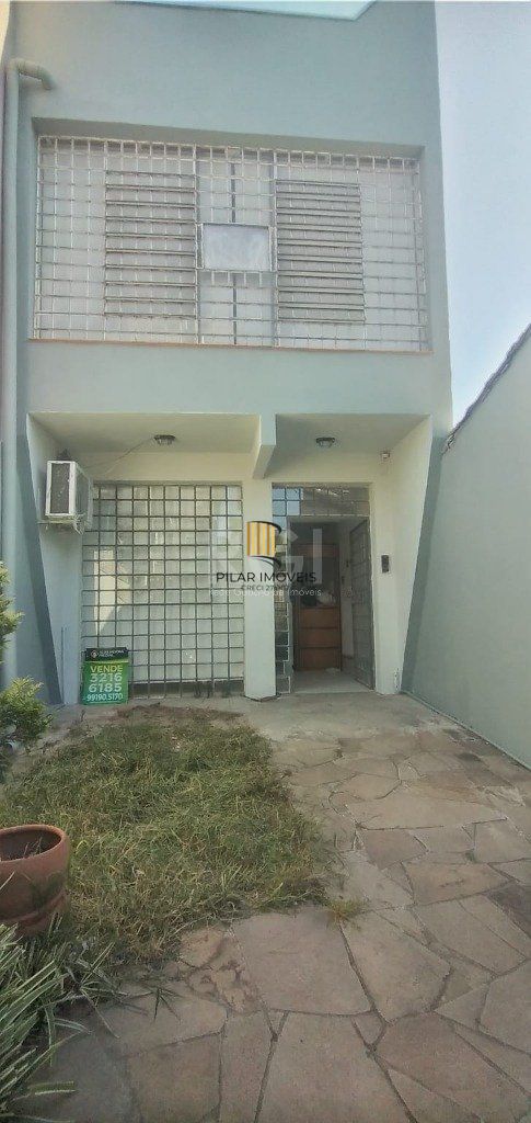 Casa para Venda - 100m², 3 dormitórios, 1 vaga - Menino Deus