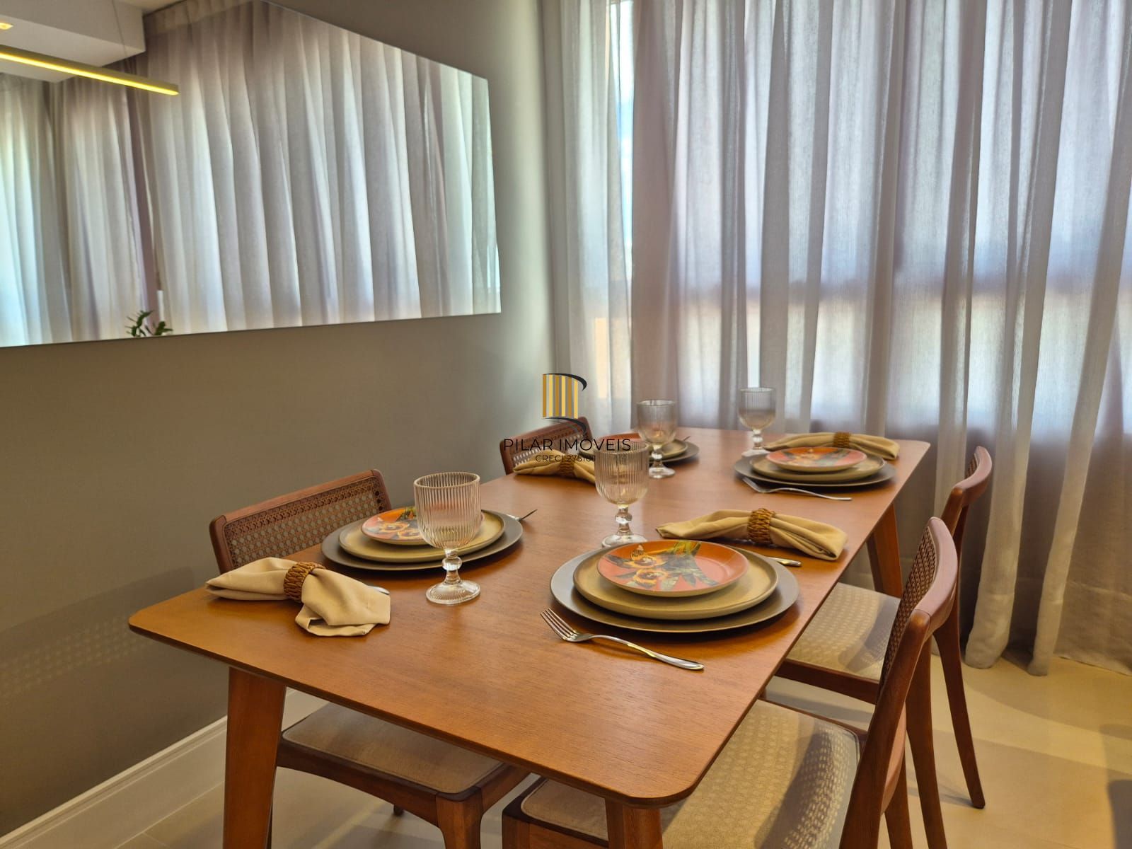 Apartamento 2 Dormitórios, Decorado e com Vaga de Garagem | Pronto para Morar!