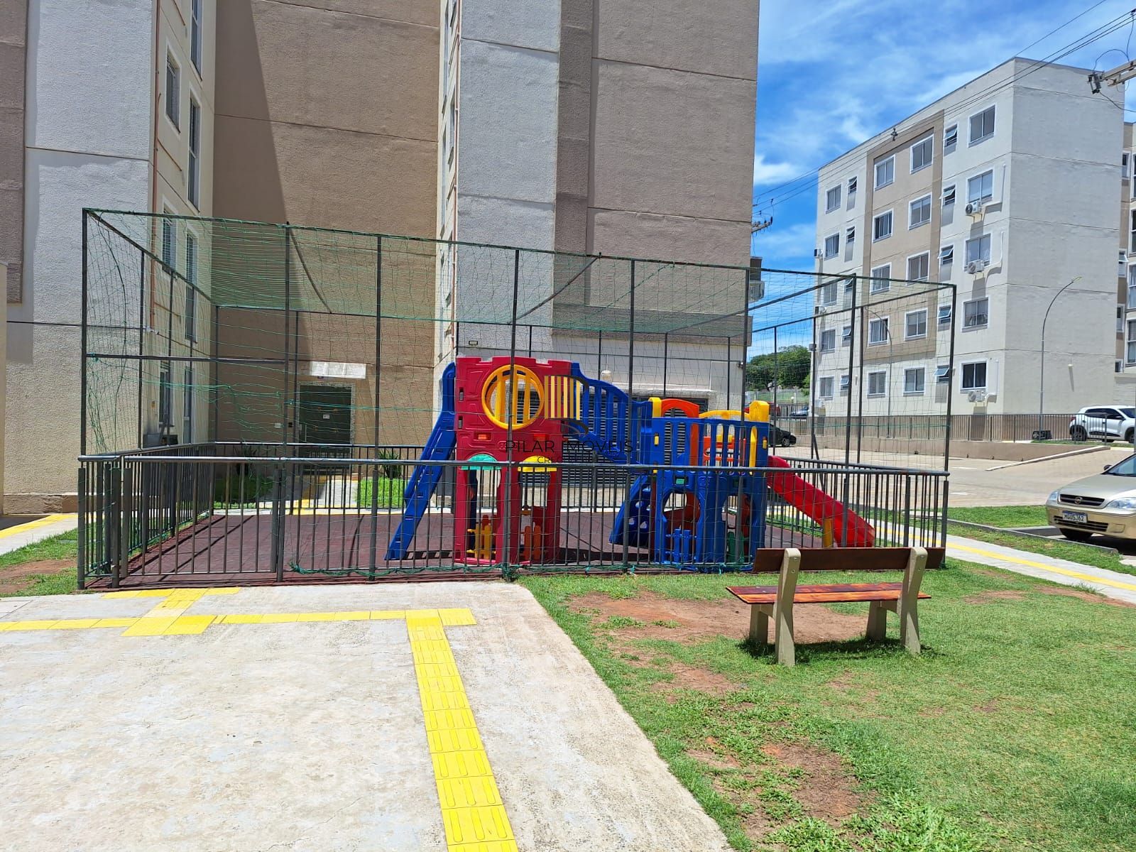 Apartamento 02 dormitorios com estacionamento privativo