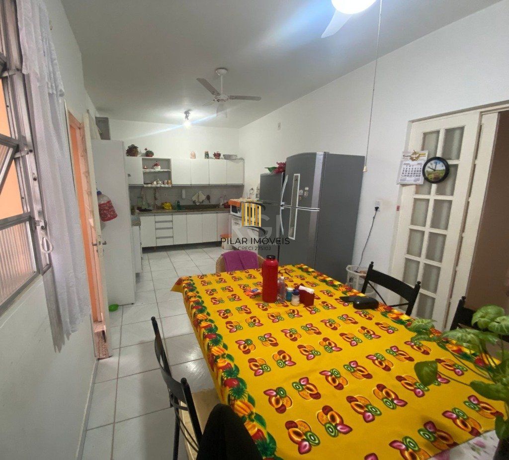 Casa 4 dormitórios - 1 vaga -  330m² Menino Deus