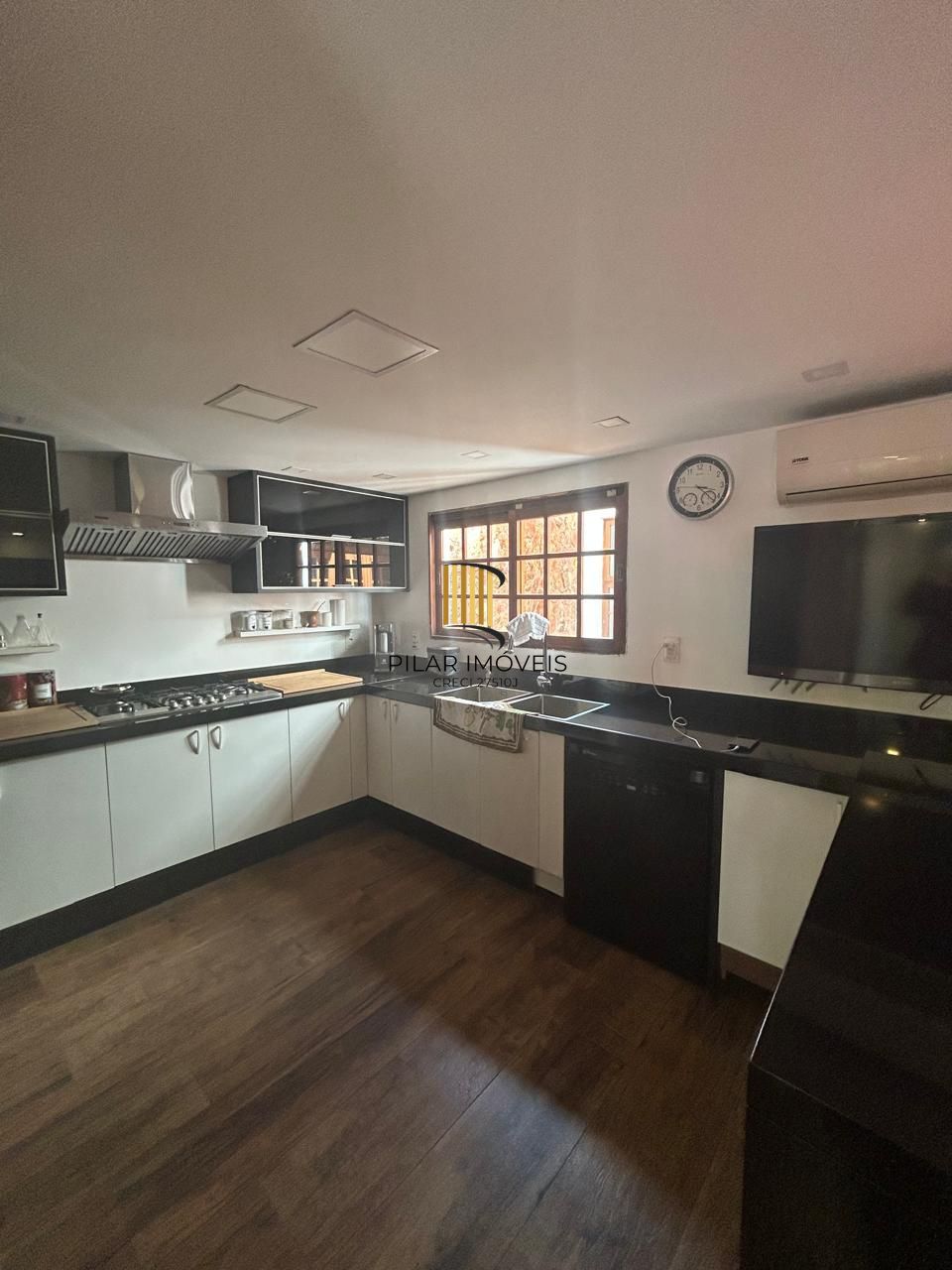 CASA -4 DORM. -com 2 suítes - 3 BOX- 297,18 m² - MENINO DEUS