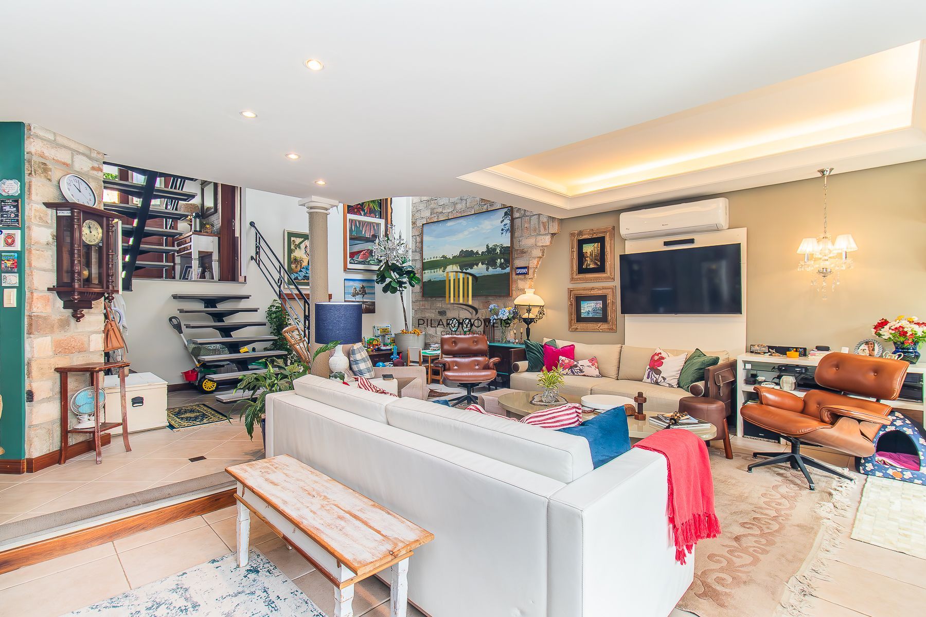 CASA DE 4 DORMITÓRIOS EM CONDOMÍNIO - 320 m² - 4 VAGAS DE GARAGEM