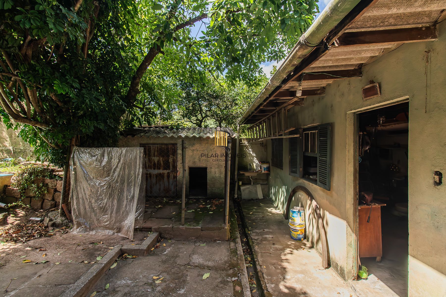 3 Dormitórios, com lareira, churrasqueira e piscina