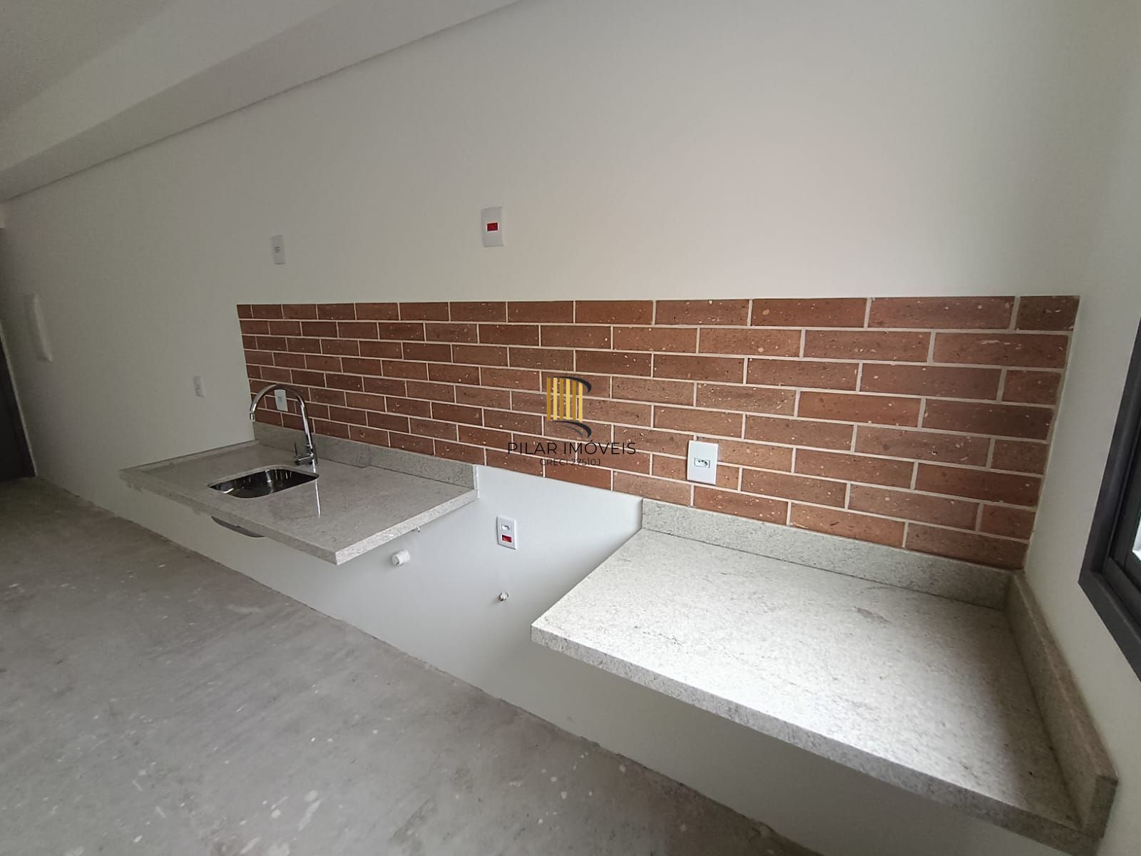 Apartamento 2 dormitórios, 1 suite, 1 vaga.