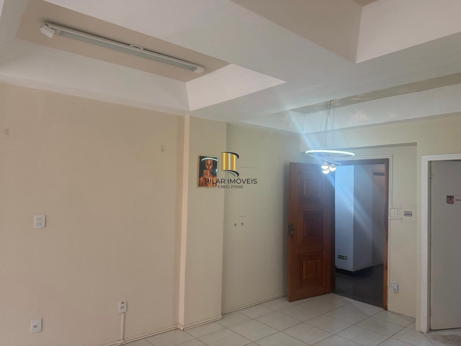 Excelente oportunidade sala comercial rua DR. flores , 0 dormitório