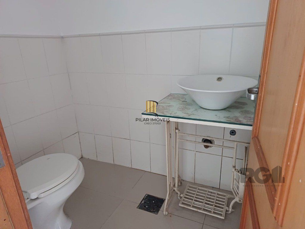 Sala de frente com vaga