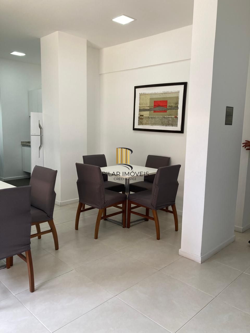 Apartamento 2 dormitórios com suíte e vaga coberta escriturada