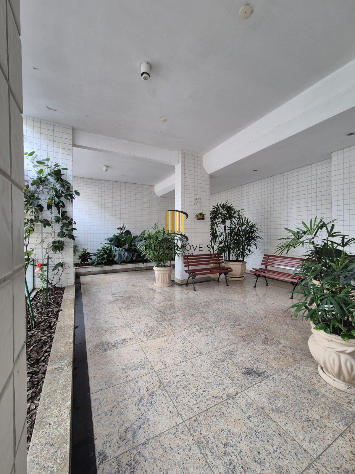 Apto 2D com dependencia completa na Cidade Baixa