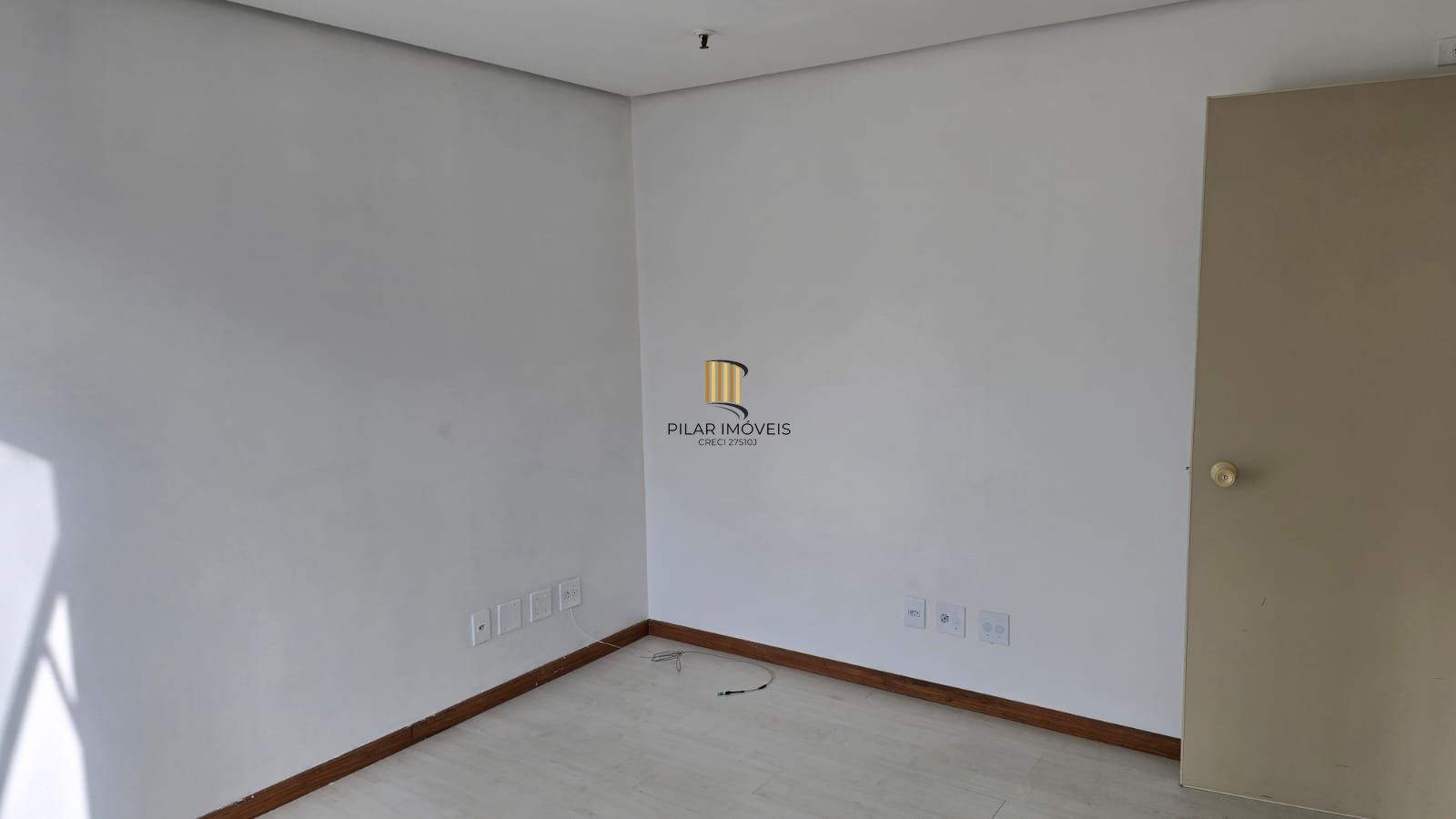 Sala a venda no Menino Deus