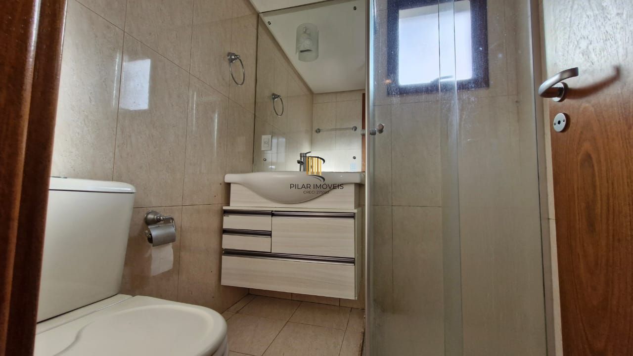 Apartamento impecável de frente no Menino Deus, 103,00 m² de área útil, 2 dormitórios, varanda integrada com churrasqueira, 2 garagens
