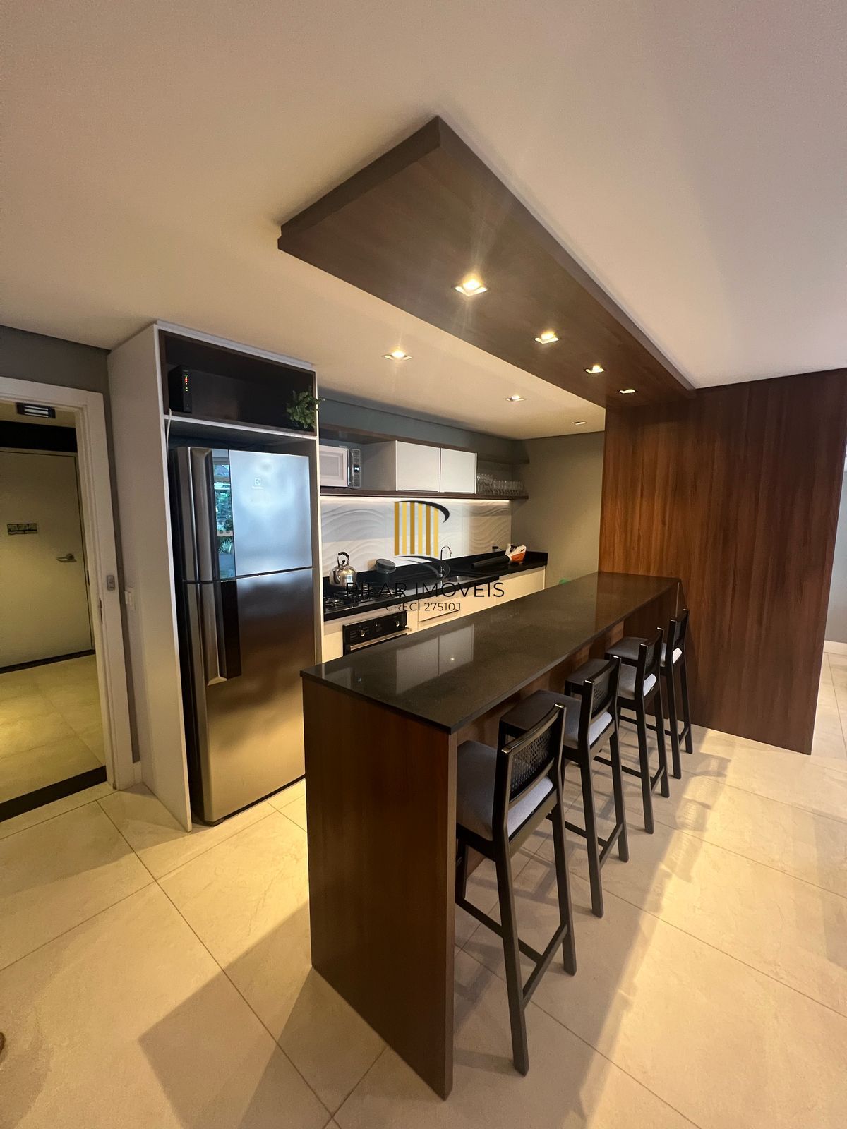 Apartamento de 2 dormitórios no Menino Deus, com vaga dupla coberta 75,81m² de área privativa.