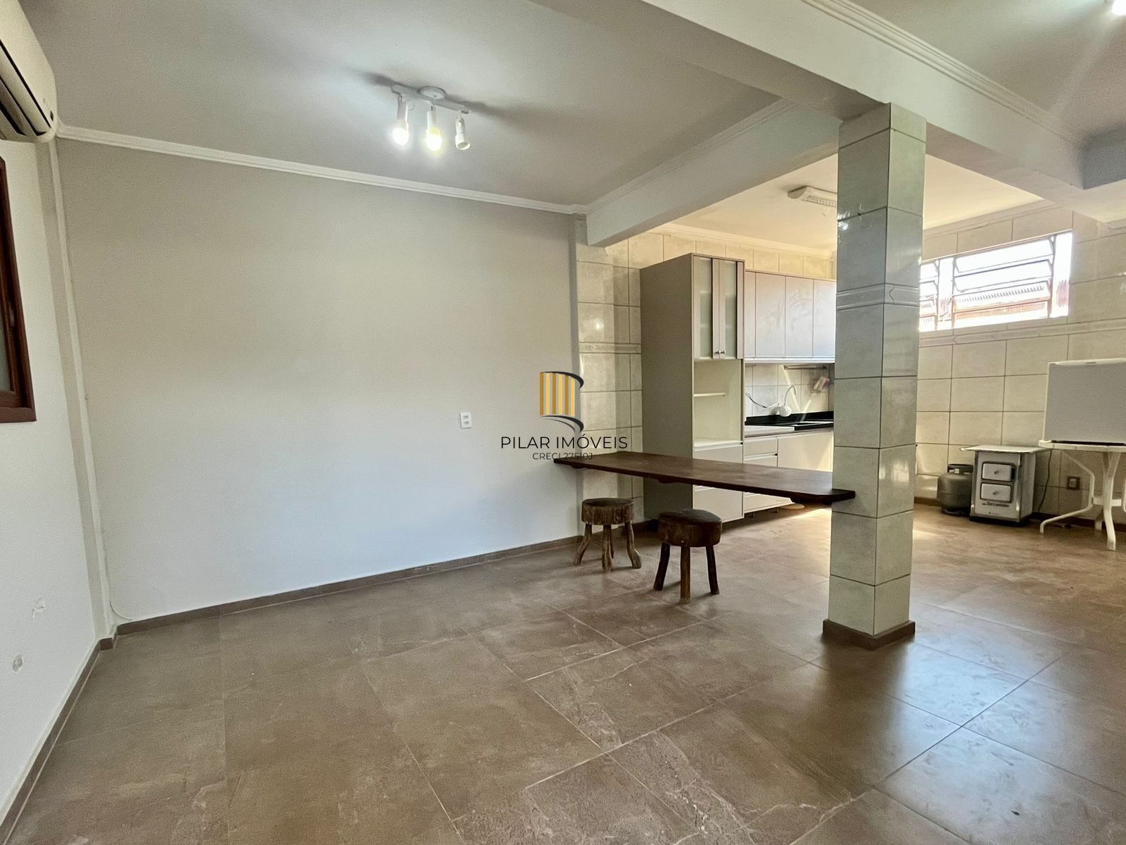 2 Casas independentes em terreno de 480m.