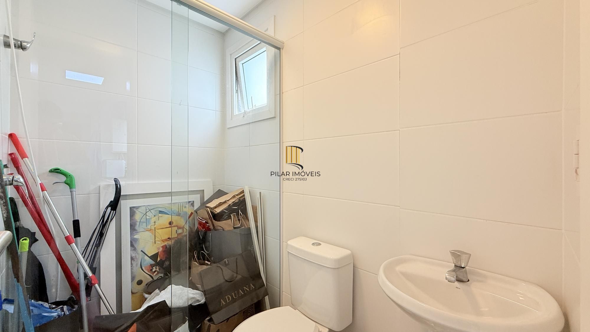 Excelente apartamento amplo com 2 dormitórios, 2 suítes mais dependência de empregada ou gabinete ou 3º dormitório