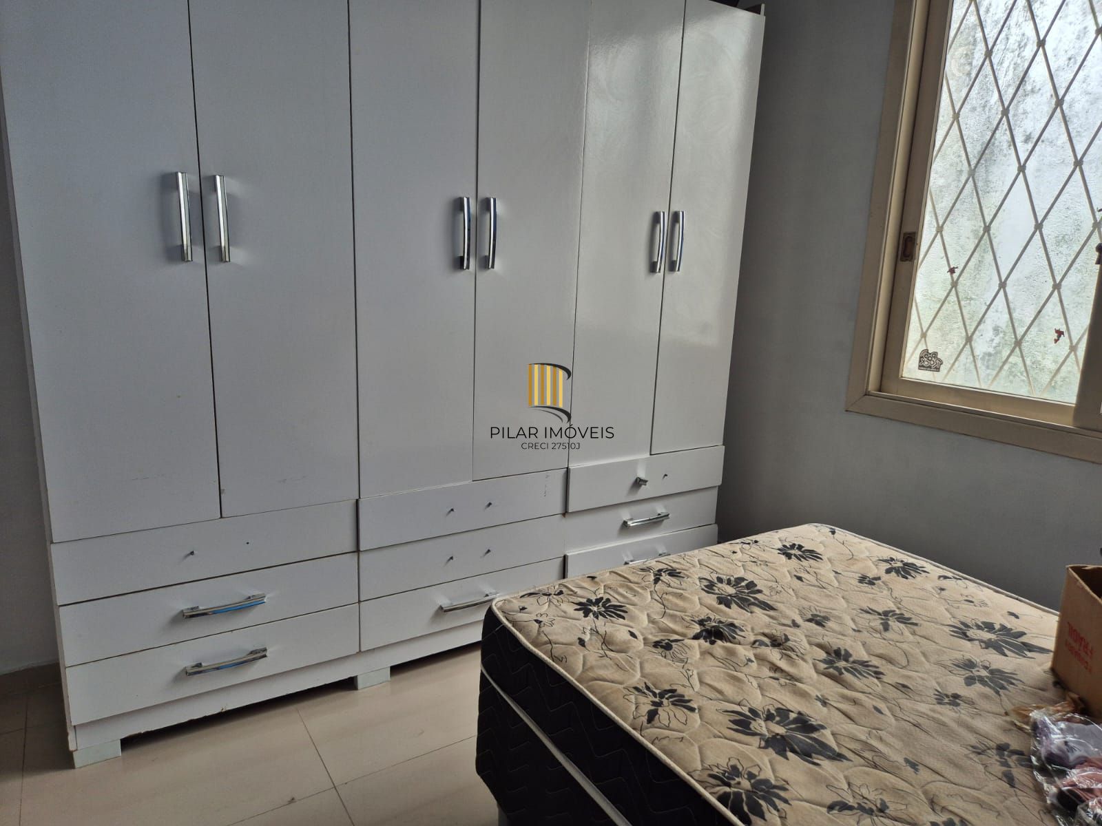 Casa térrea com pátio aos fundos