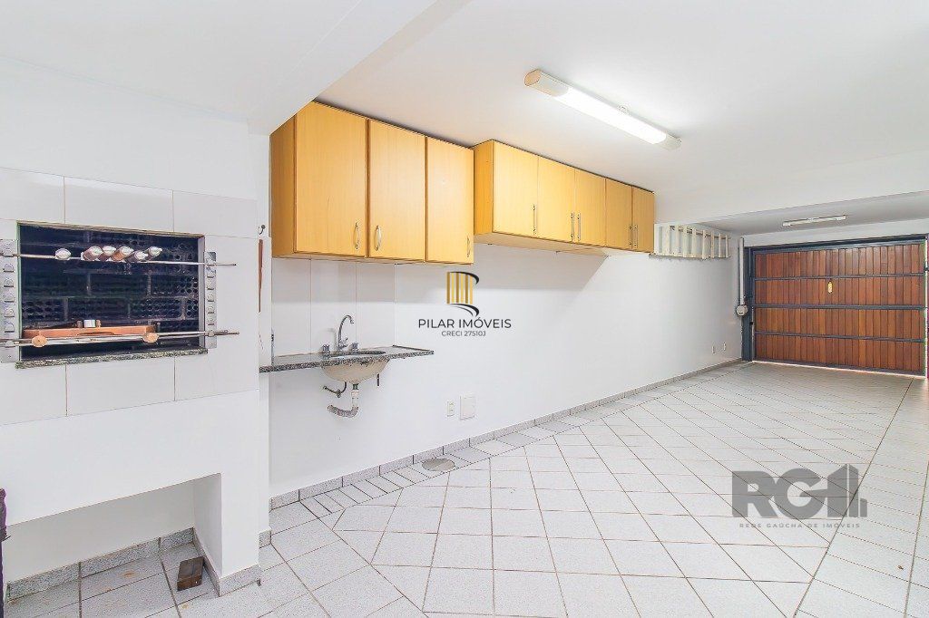 Belíssima casa em Condomínio com 3 dormitórios