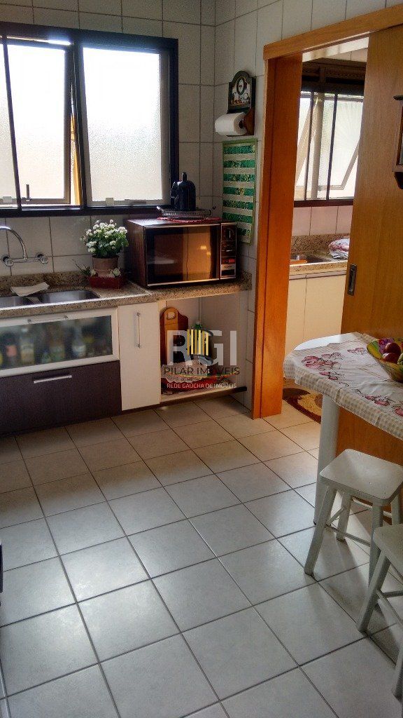 Apartamento para Venda - 238.12m², 3 dormitórios, sendo 1 suites, 3 vagas - Menino Deus
