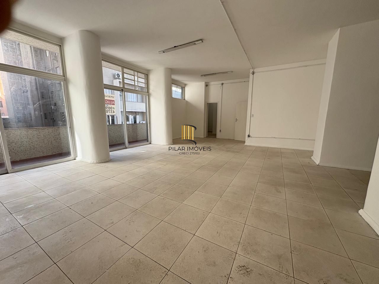 Sala comercial 822,66m² no centro de Porto Alegre