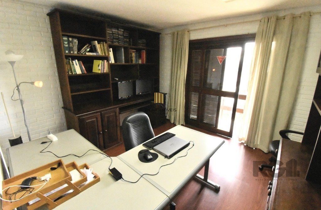 CASA - 5 dorms. -  3 vagas -  290 m² - MENINO DEUS