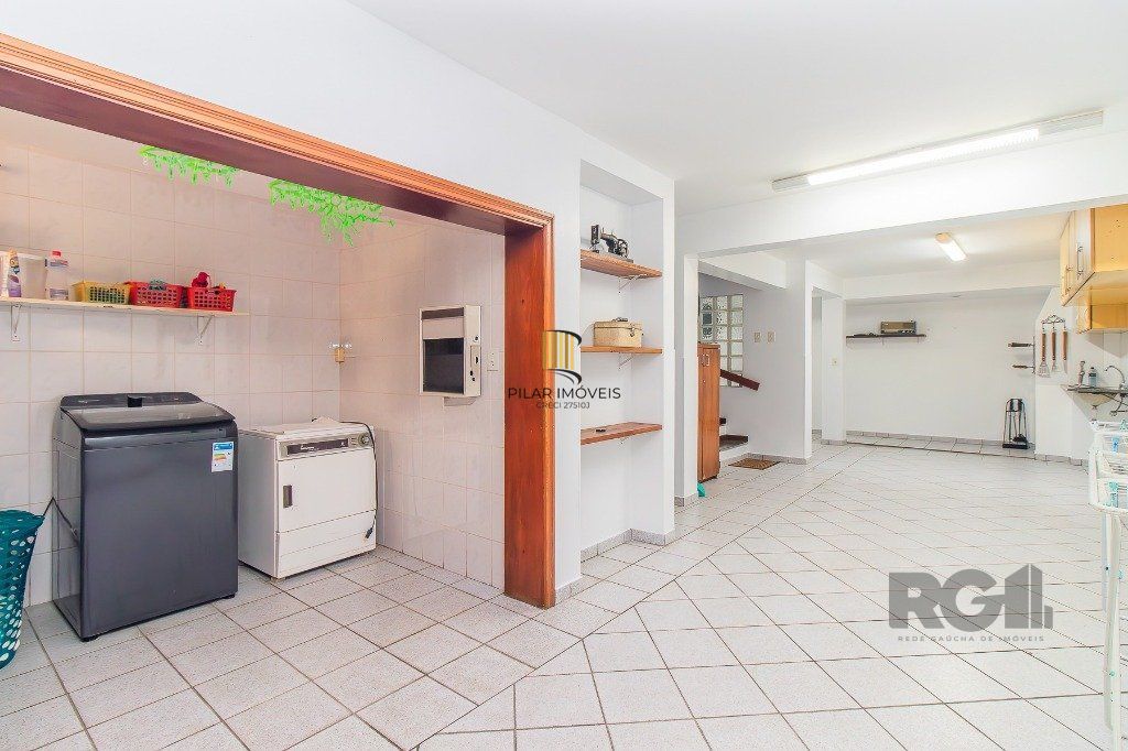 Belíssima casa em Condomínio com 3 dormitórios