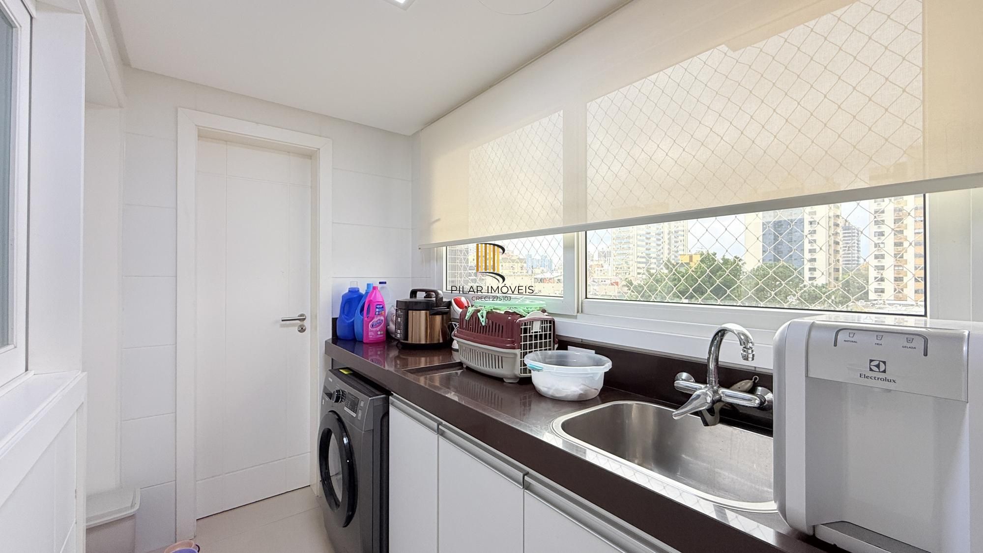 Excelente apartamento amplo com 2 dormitórios, 2 suítes mais dependência de empregada ou gabinete ou 3º dormitório
