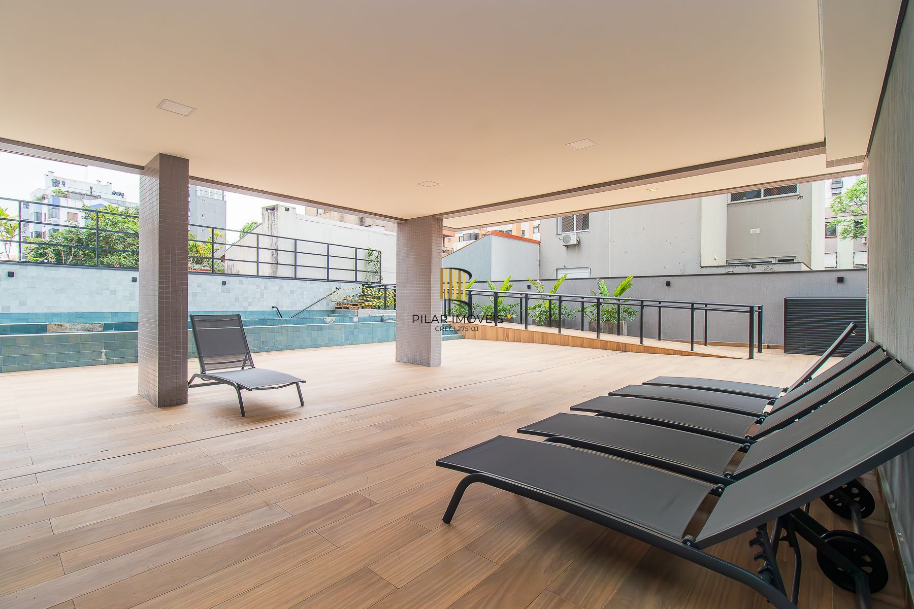 APARTAMENTO 2 D (um suíte) 80,45m² - 1 vaga simples descoberta- MENINO DEUS