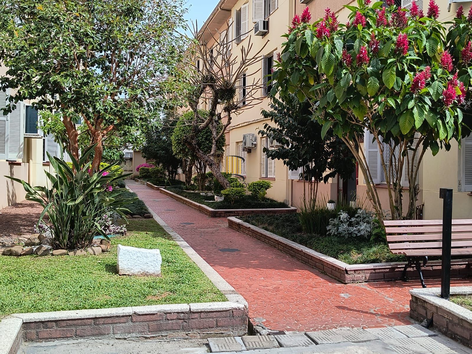 APARTAMENTO 2 D -MENINO DEUS
