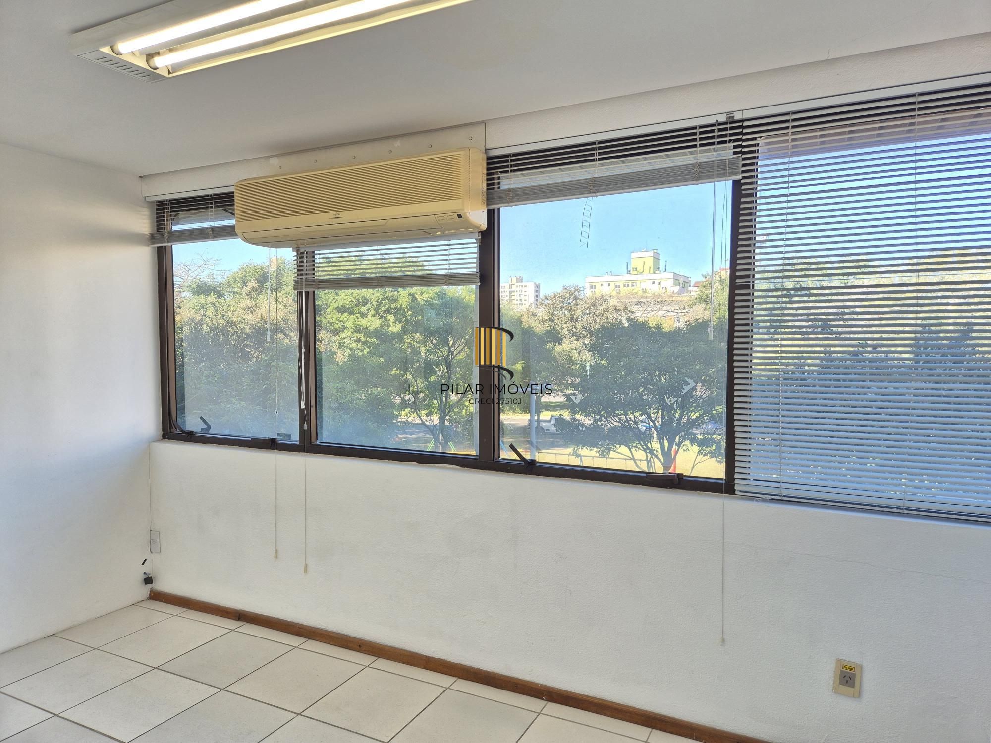 Sala com 6 divisórias e 2 vagas