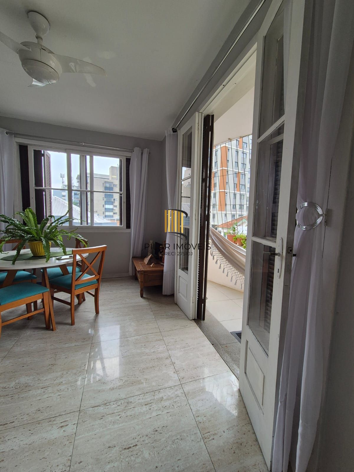 Apto com 2 dormit. na Cidade Baixa