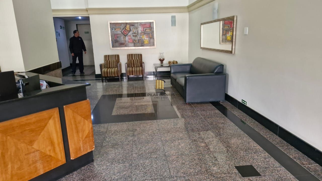 Apartamento impecável de frente no Menino Deus, 103,00 m² de área útil, 2 dormitórios, varanda integrada com churrasqueira, 2 garagens