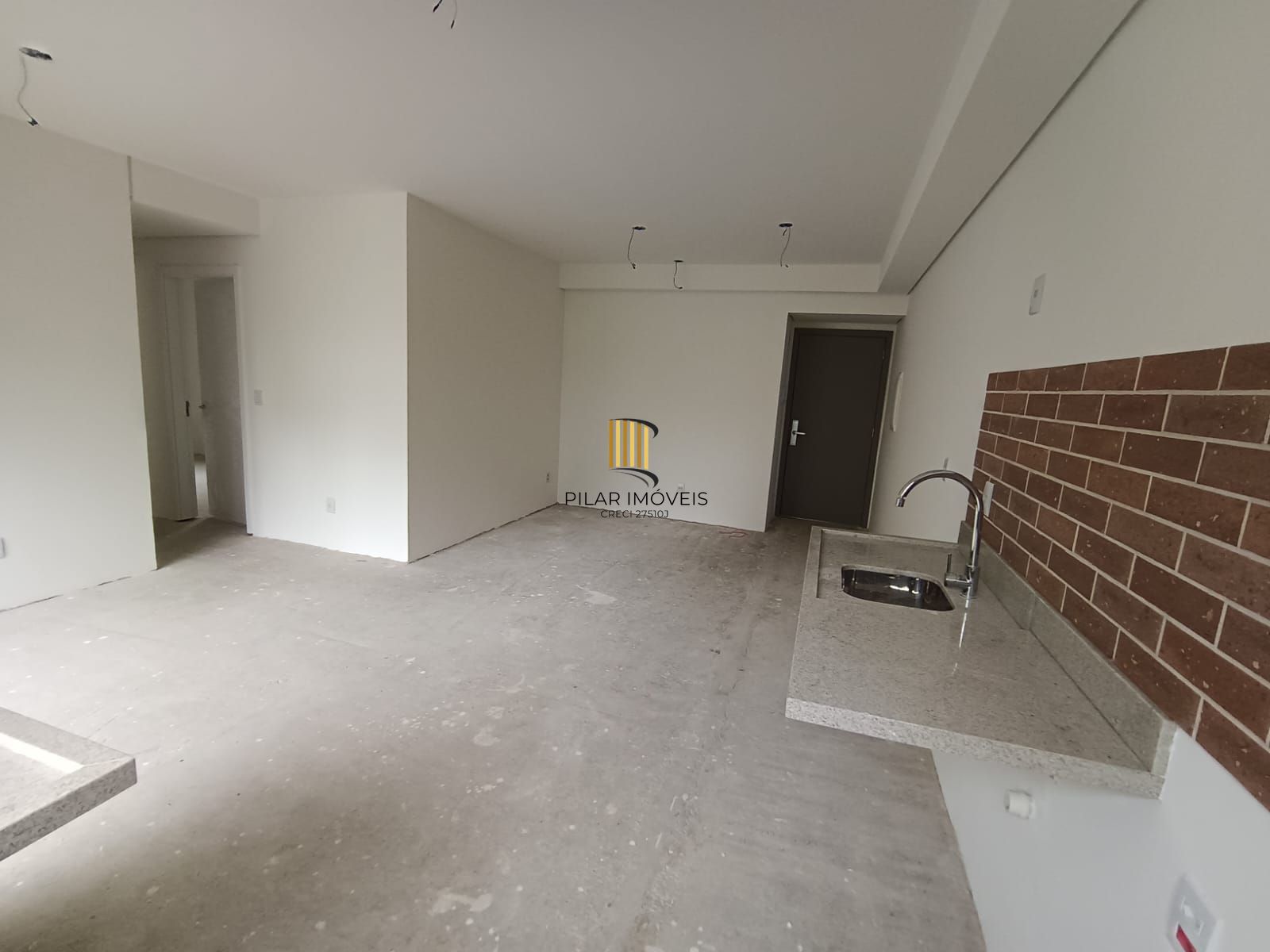 Apartamento 2 dormitórios, 1 suite, 1 vaga.