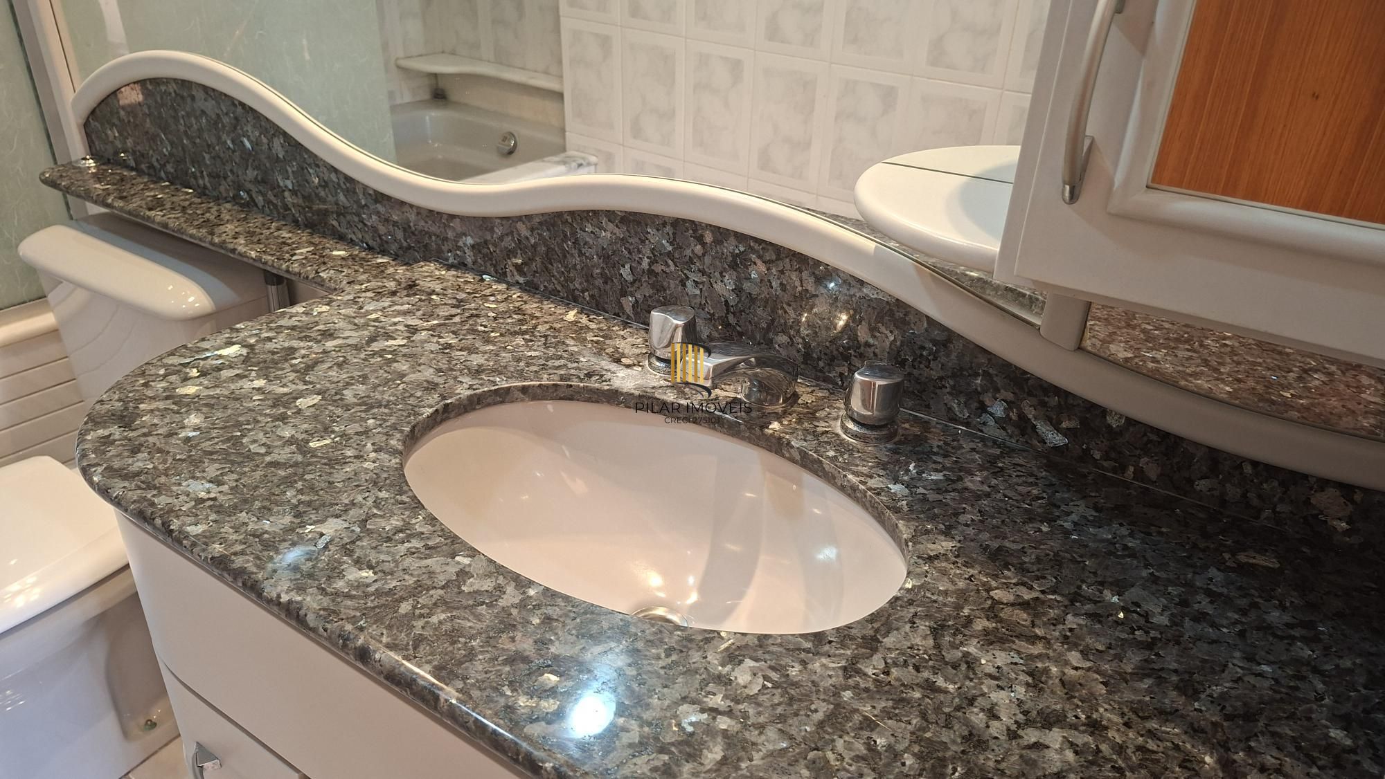 Apartamento 108,72 m² privativos,2 dormitórios, 1 suite, sacada,  garden e churrasqueira, 1 vaga coberta.