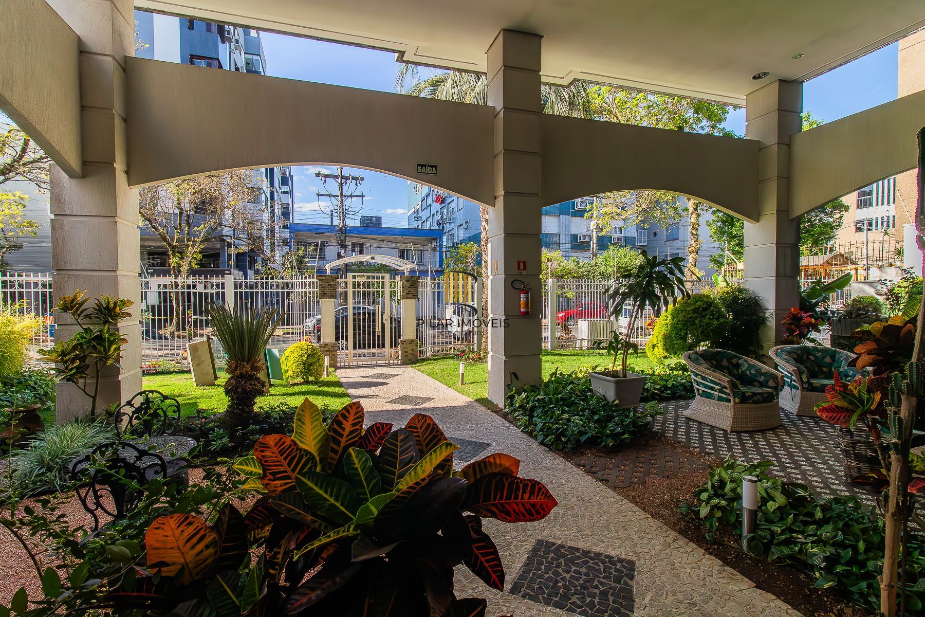 2D com suíte, vaga e churrasqueira