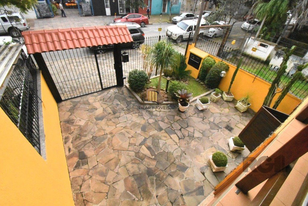 CASA - 5 dorms. -  3 vagas -  290 m² - MENINO DEUS