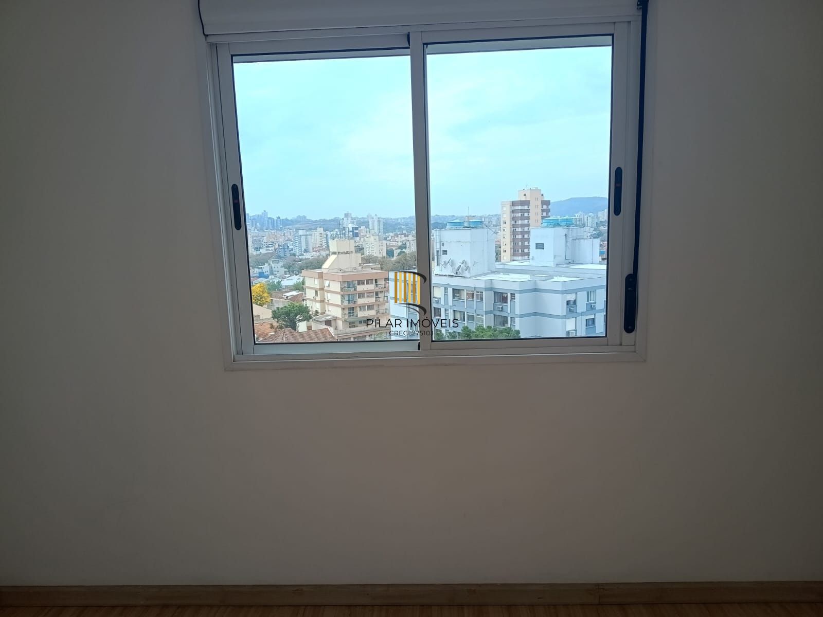 Apartamento três dormitórios (uma suíte), uma vaga escriturada/coberta Bairro Partenon