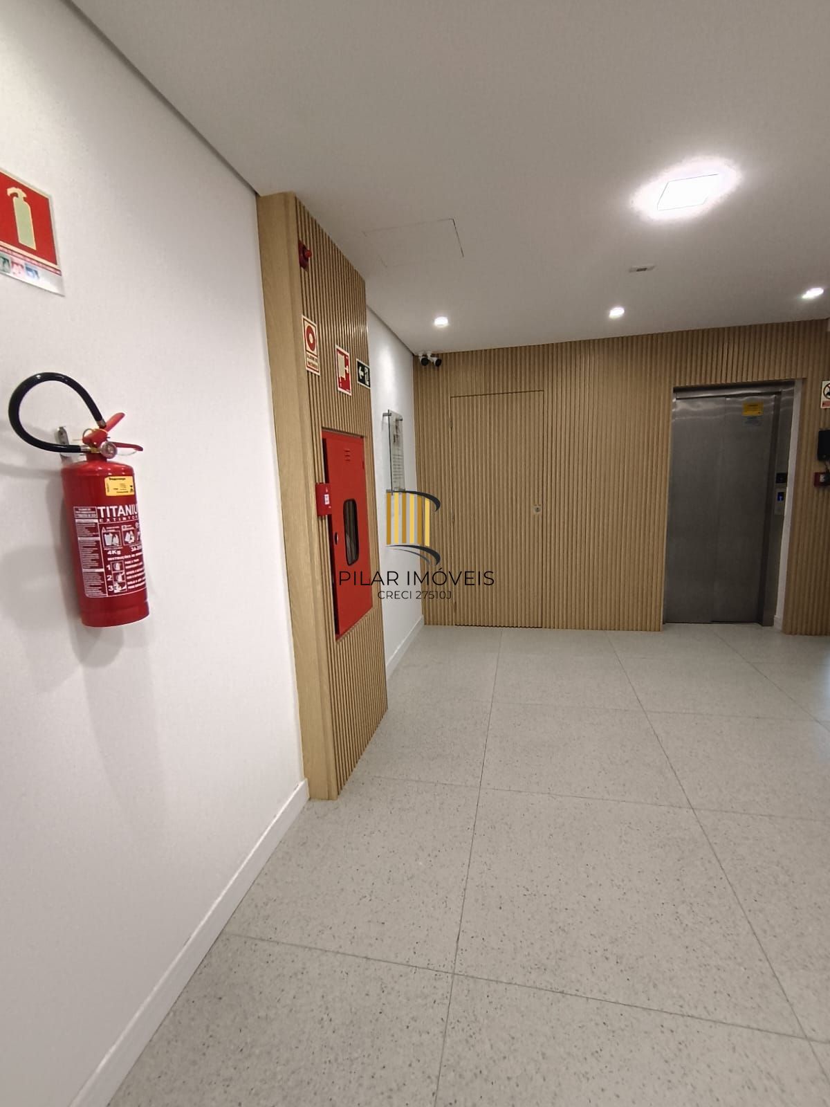 Apartamento 2 dormitórios, 1 suite, 1 vaga.