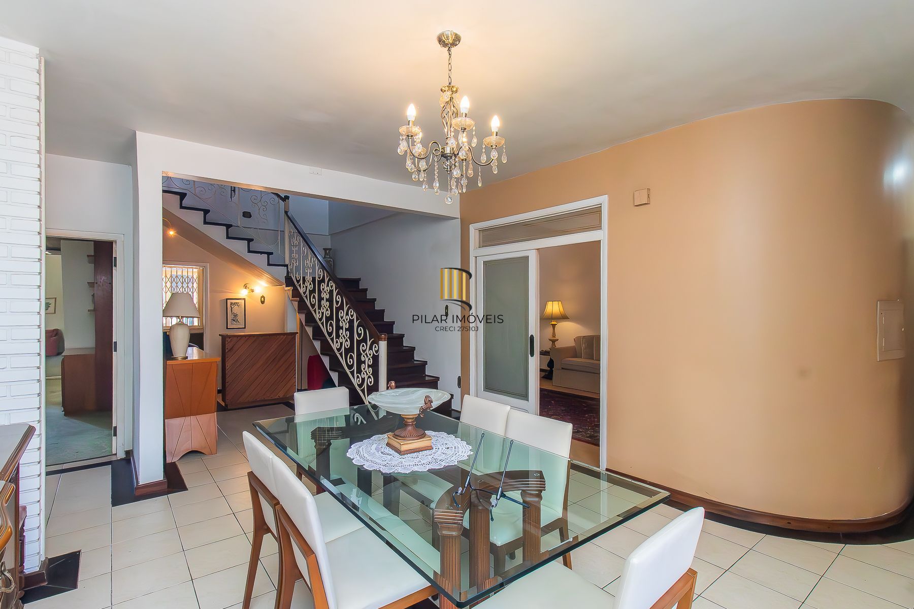 Casa com 5 dormitórios e muito mais