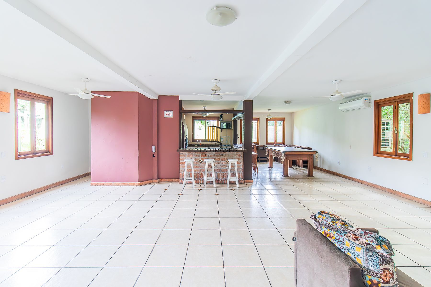 CASA DE 4 DORMITÓRIOS EM CONDOMÍNIO - 320 m² - 4 VAGAS DE GARAGEM