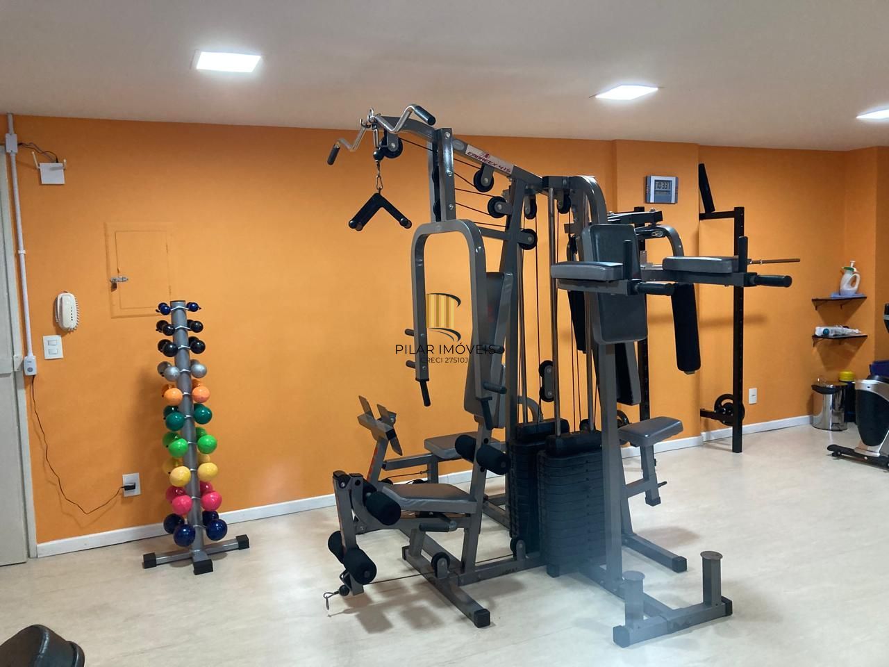 Apartamento 2 dormitórios com suíte e vaga coberta escriturada