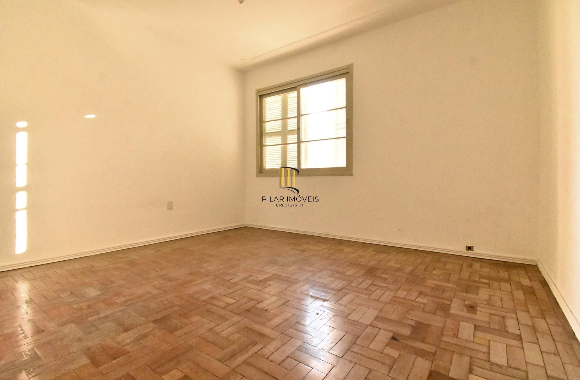 Apartamento de 4dormitórios, sendo uma suite churrasqueira e sacada 85m2 bairro Menino Deus.